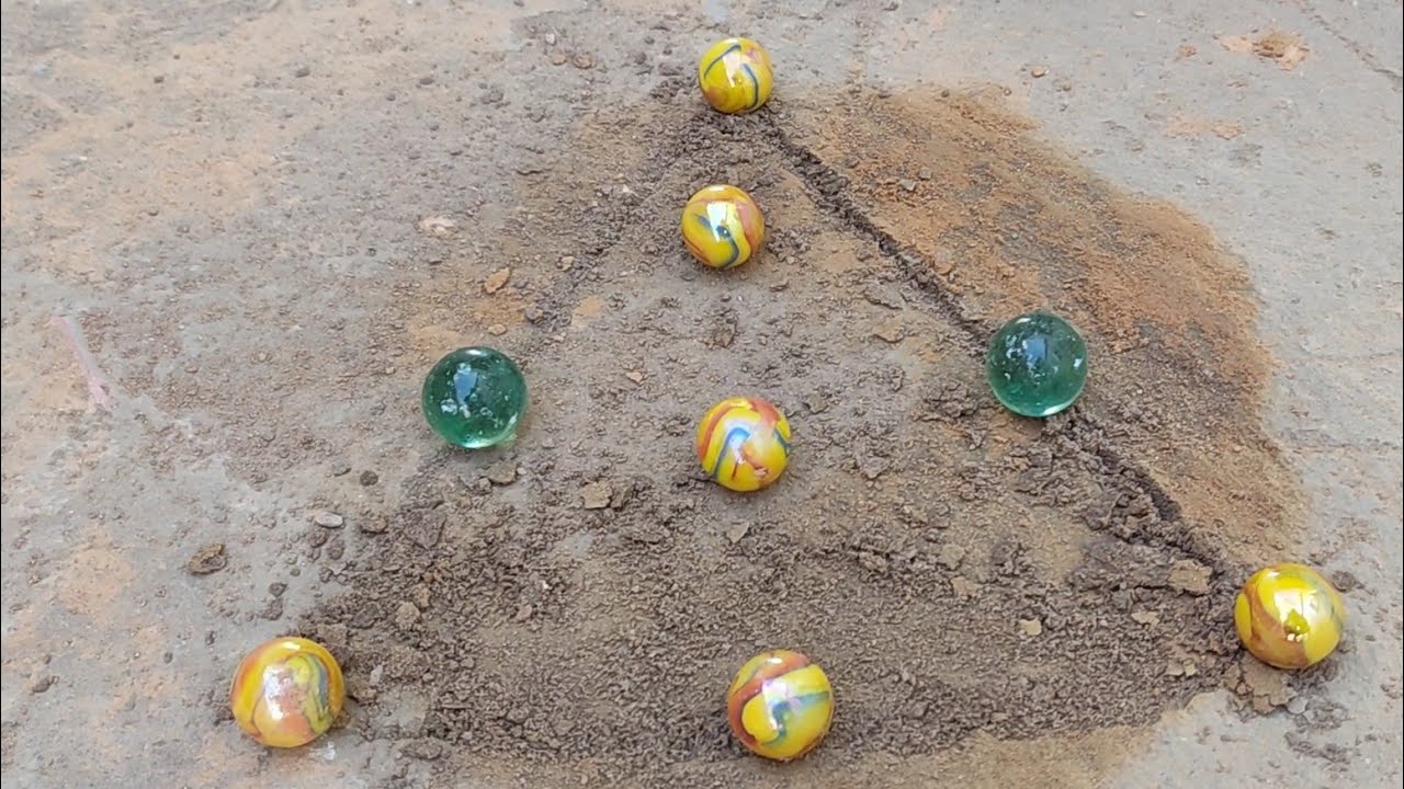 Jogando no triângulo com as gudes gringas valendo peteleco 🤣🤣😎