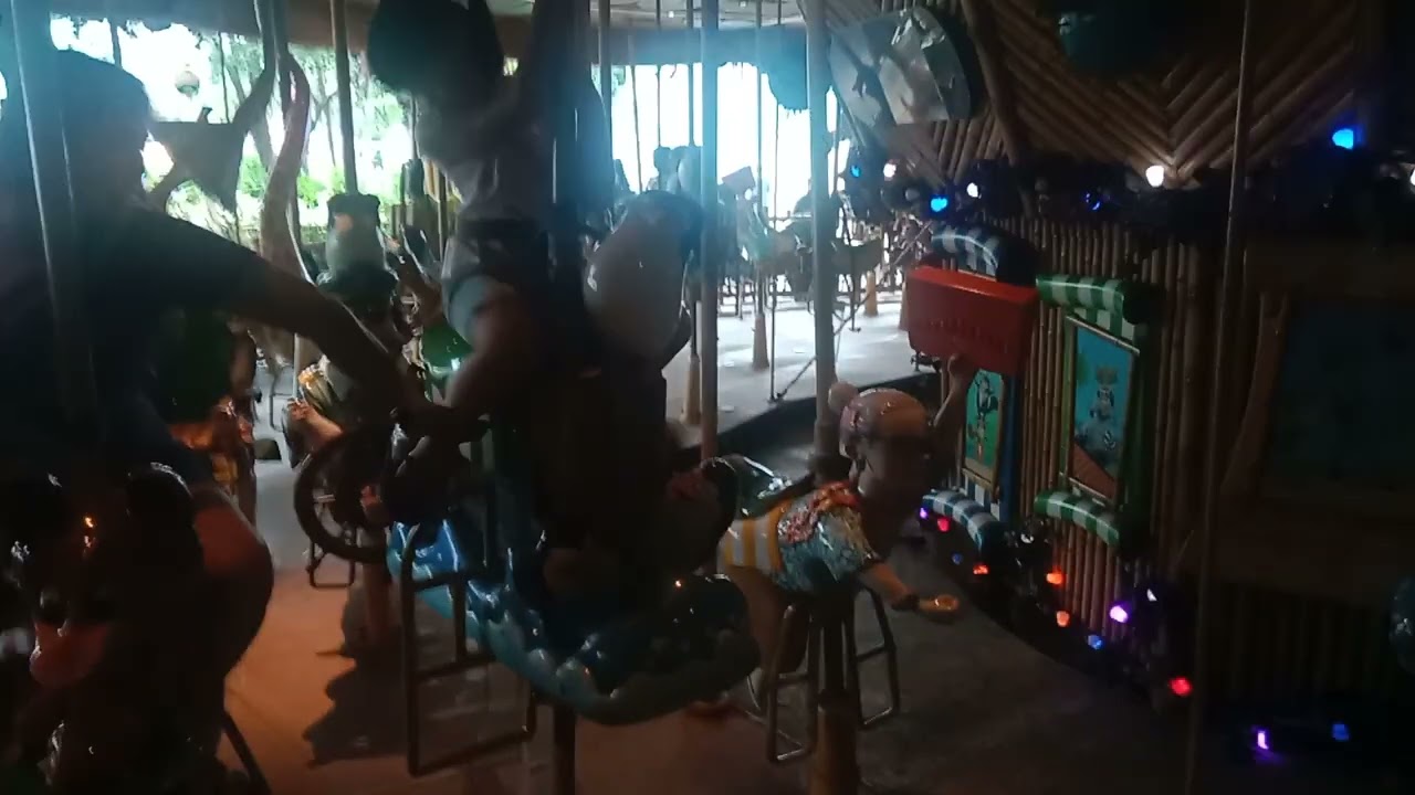 King Julien's Beach Party Go Round (USS) Universal Studios Singapore Part 3