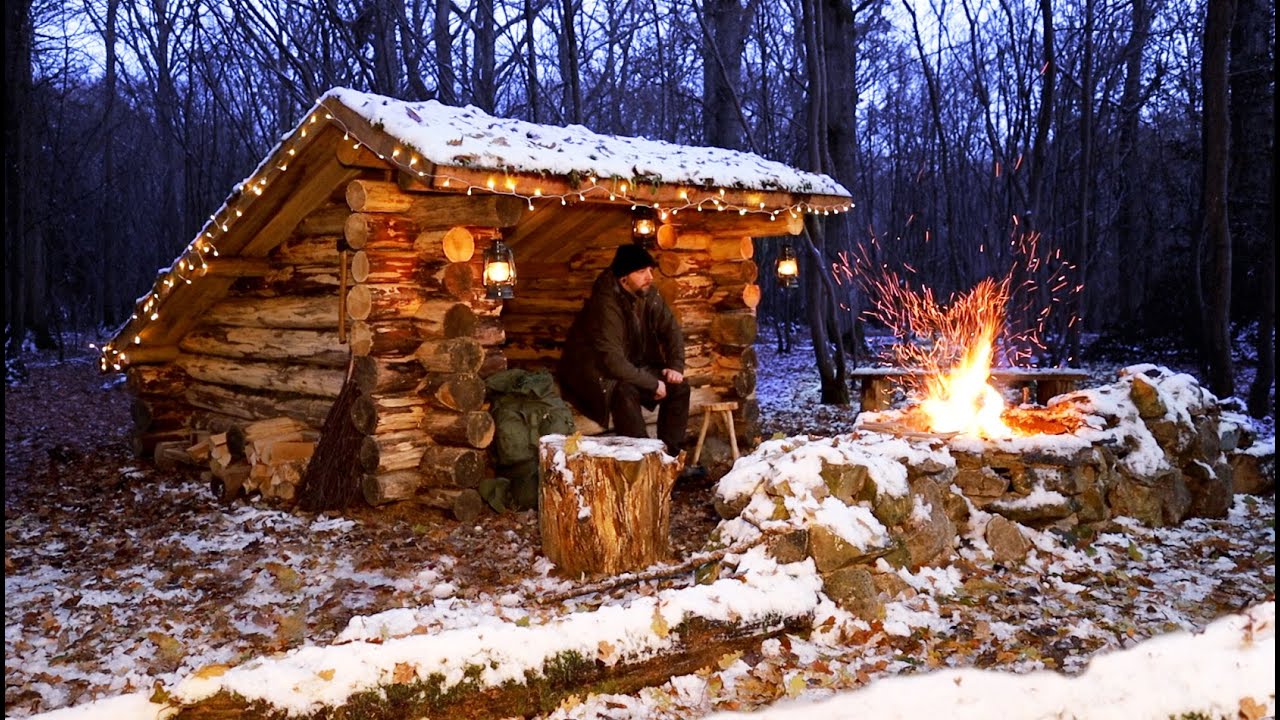 Одиночный кемпинг Bushcraft Shelter в снегу