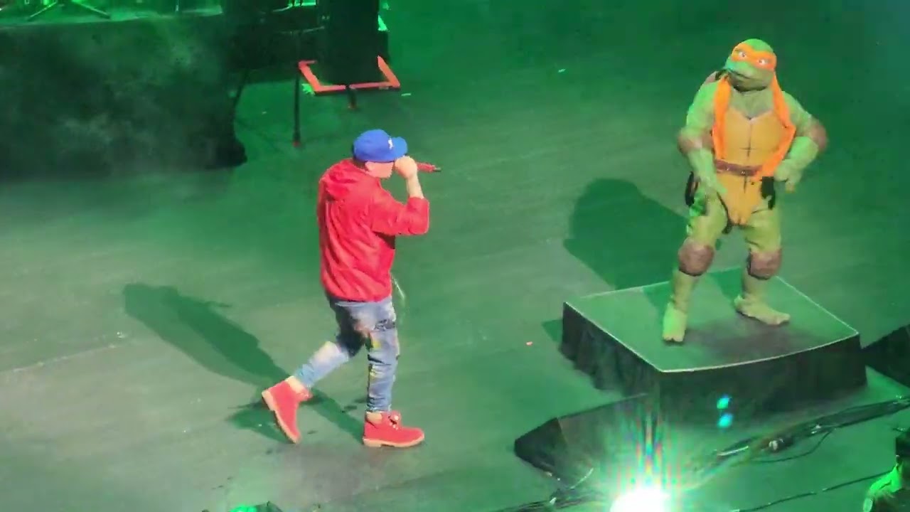 Vanilla Ice Goes Ape With Boom & Ninja Rap @ OLG Stage