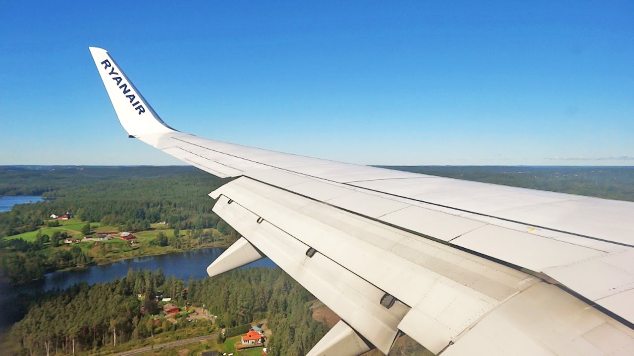 Ryanair Boeing 737-800 EI-DYL Landing at Gothenburg Landvetter Airport