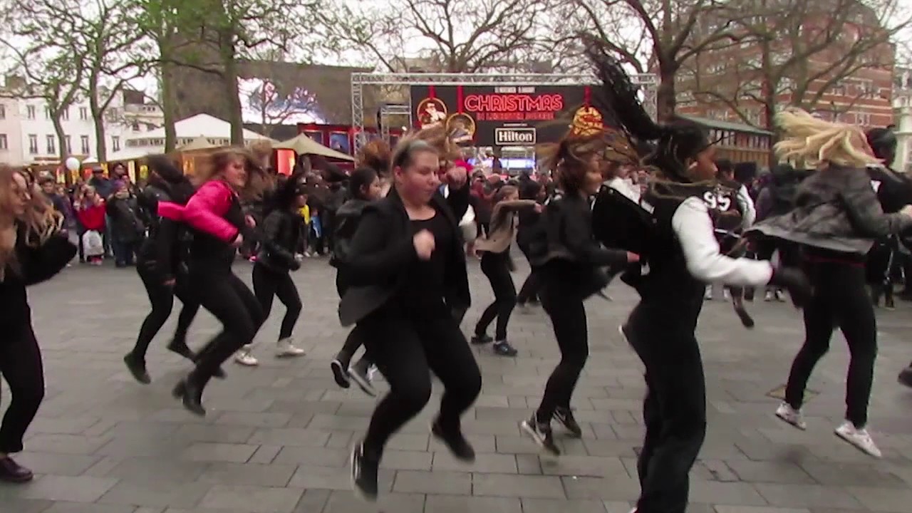 [NowHushTV] BTS Flashmob London UK Blood Sweat and Tears