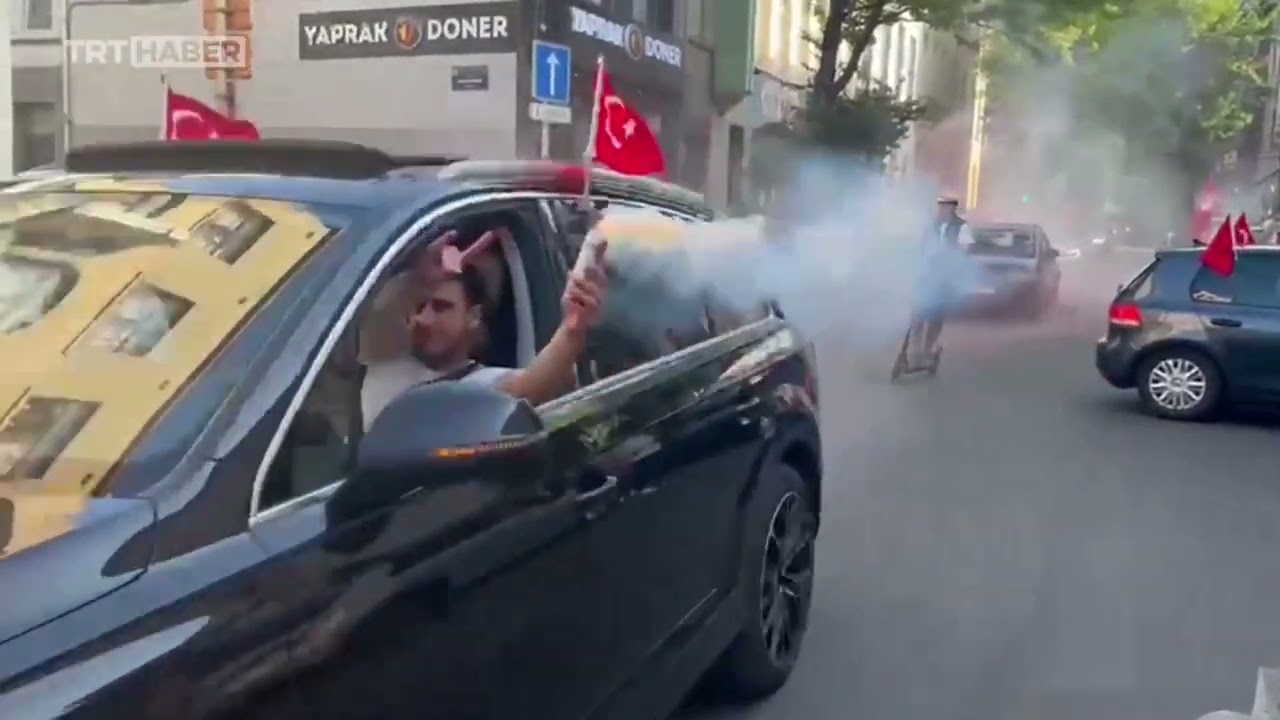 Erdoğan'ın zaferi sonrası yurt dışında kutlamalar başladı