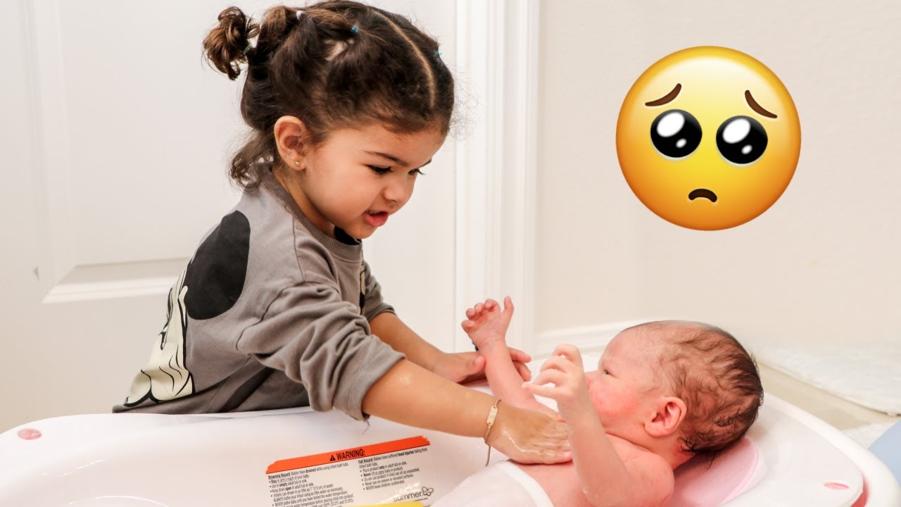 Toddler Gives Newborn Baby His First Bath!!! (adorable)