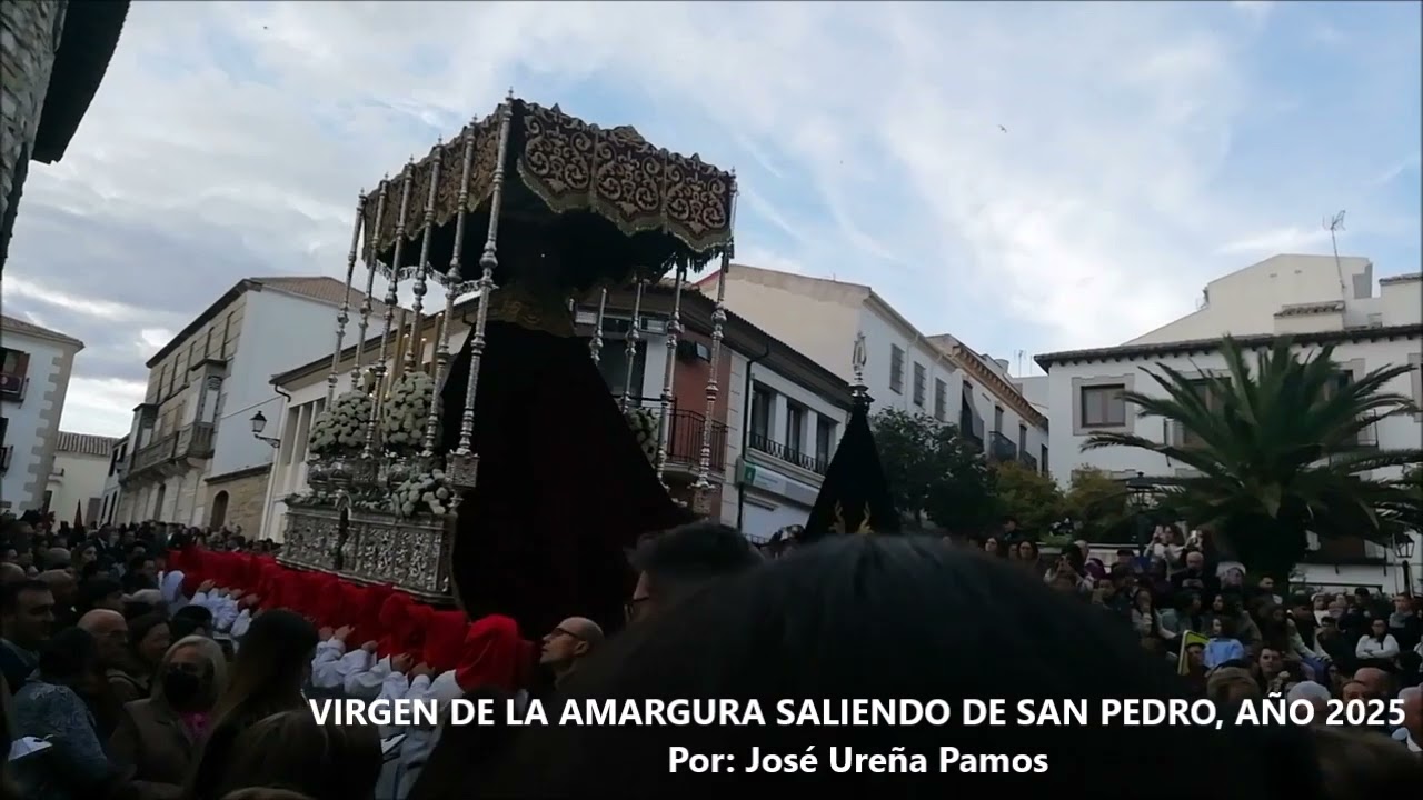 Virgen de la Amargura saliendo de San Pedro