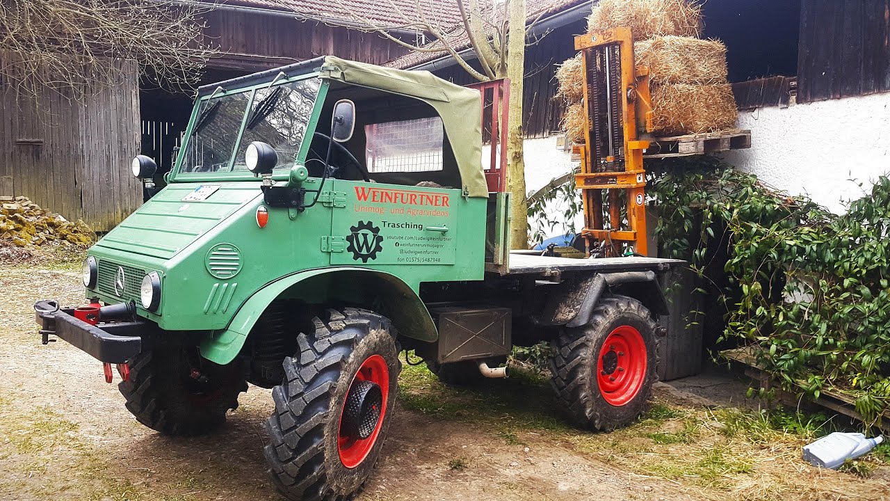 Unimog 411 als Stapler! Einsatz mit Hubmast - altes Heu und Stroh umlagern
