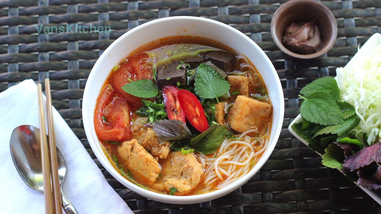 Vietnamese crab noodle soup (Bún riêu)