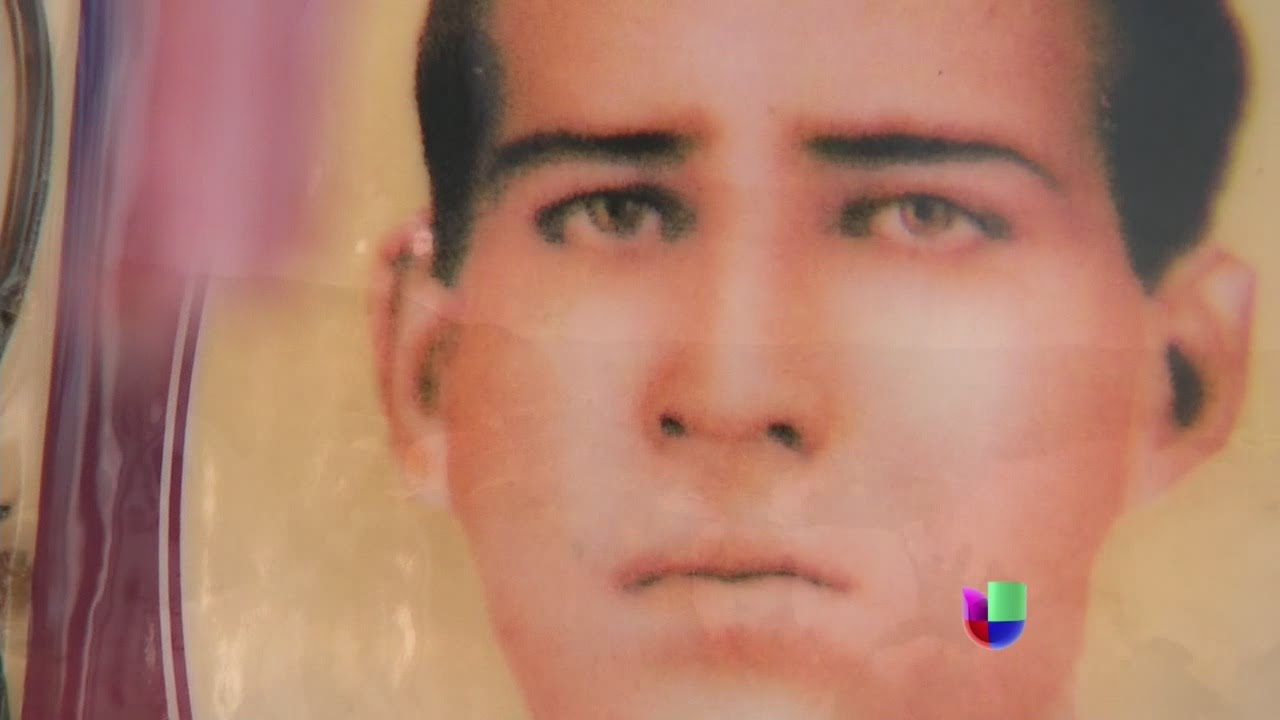 Inmigrantes se encomiendan a Santo Toribio en la frontera - Noticiero Univisión