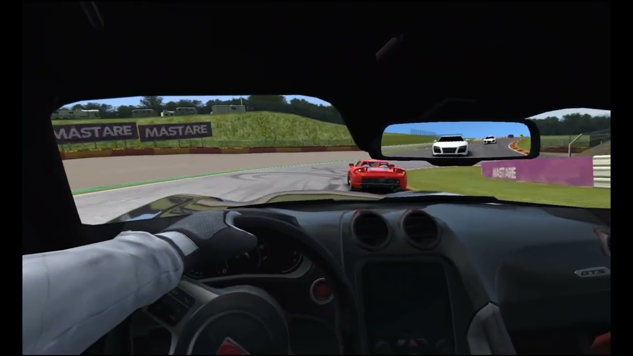 SRT Viper GTS: A legendary and furious race full of adrenaline.