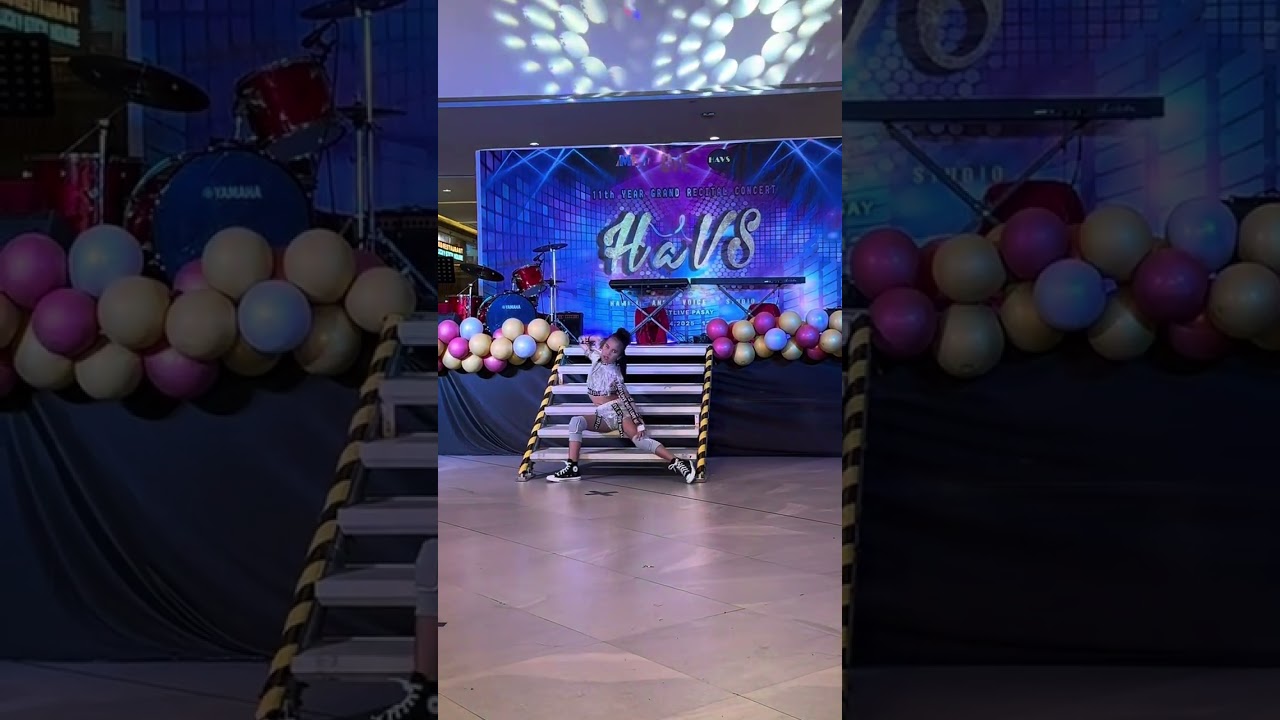Deshna Havs 11th yr Anniversary at Met Live Mall