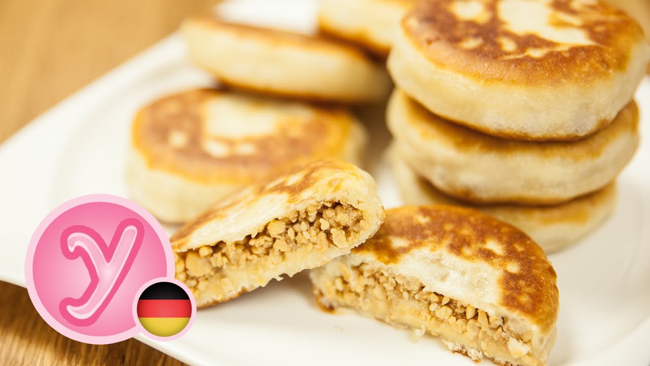 süße gebratene ERDNUSS BAOS mit crunchy Erdnuss-Sesamfüllung - vegan