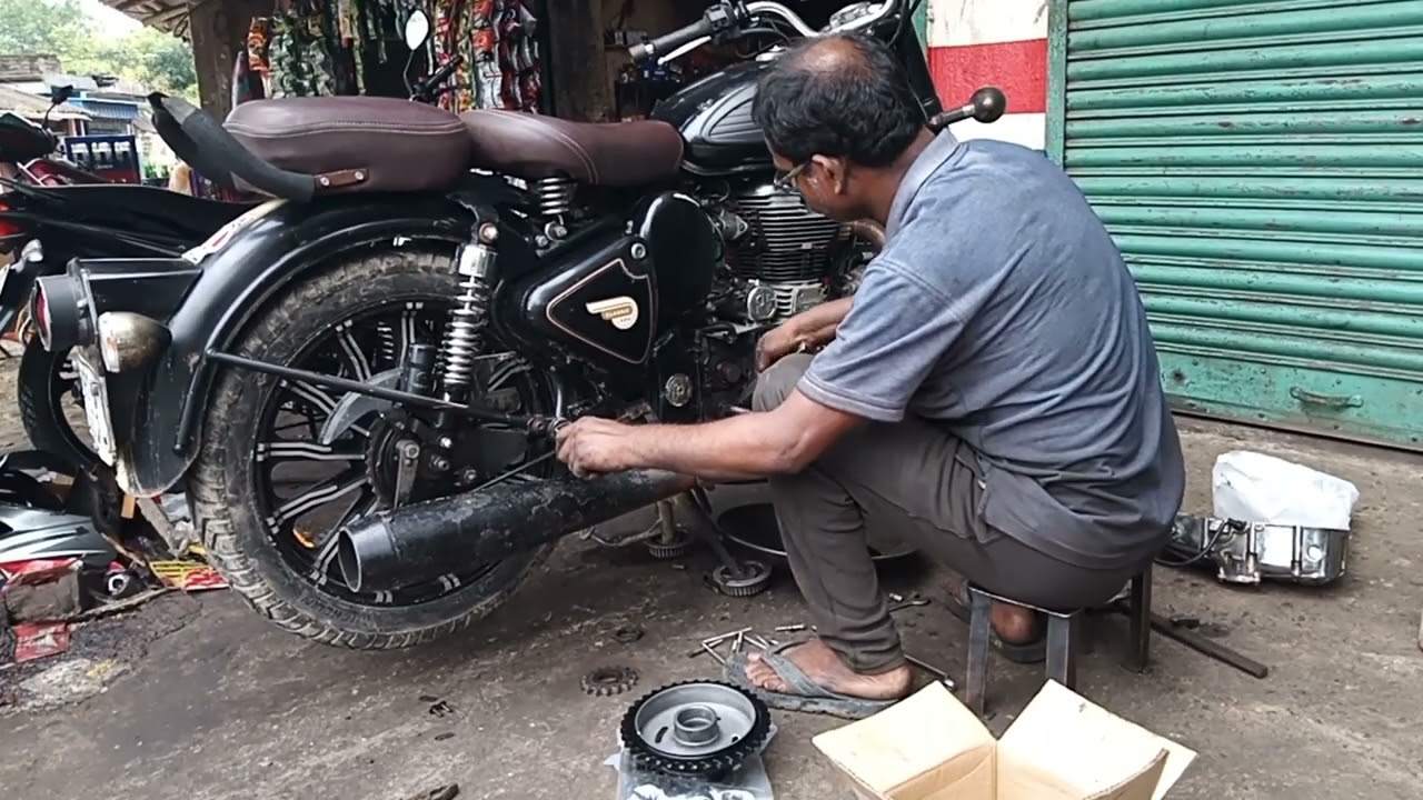 Royal Enfield 500 cc Chain Sprocket Change । Chain Sprocket kit change Royal Enfield classic 500 cc।