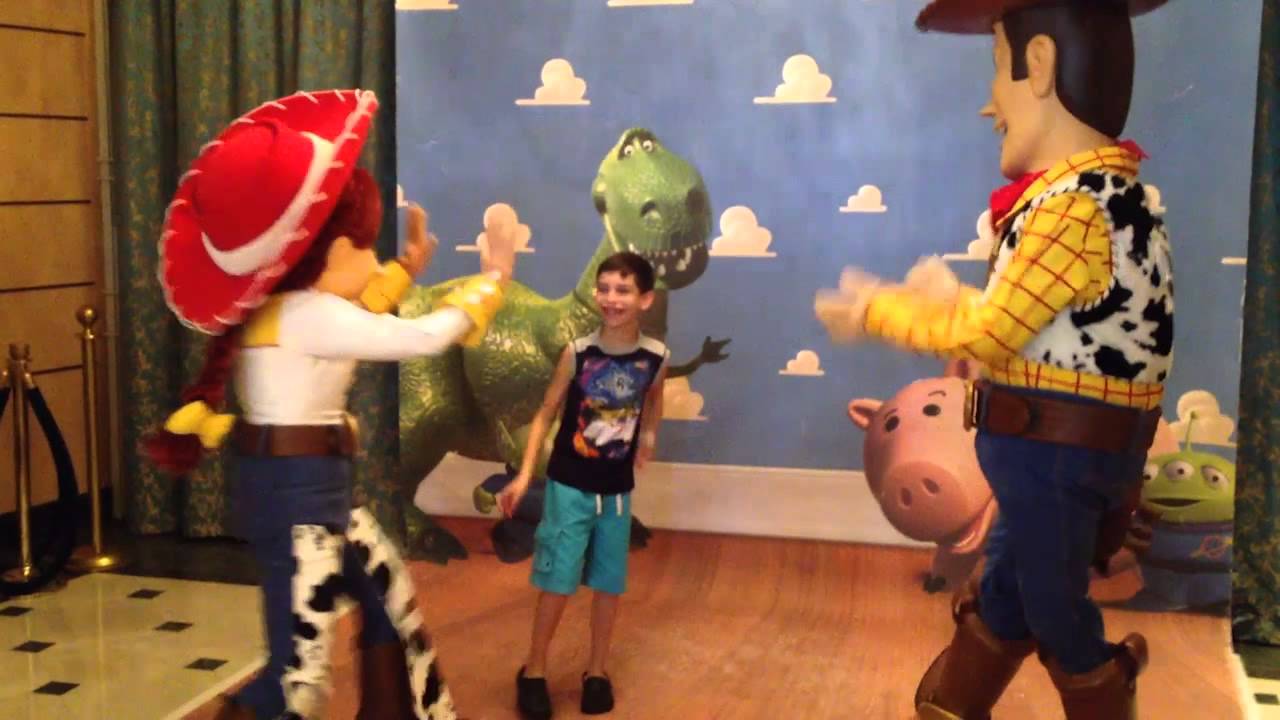 Disney Fantasy Gangnam Style