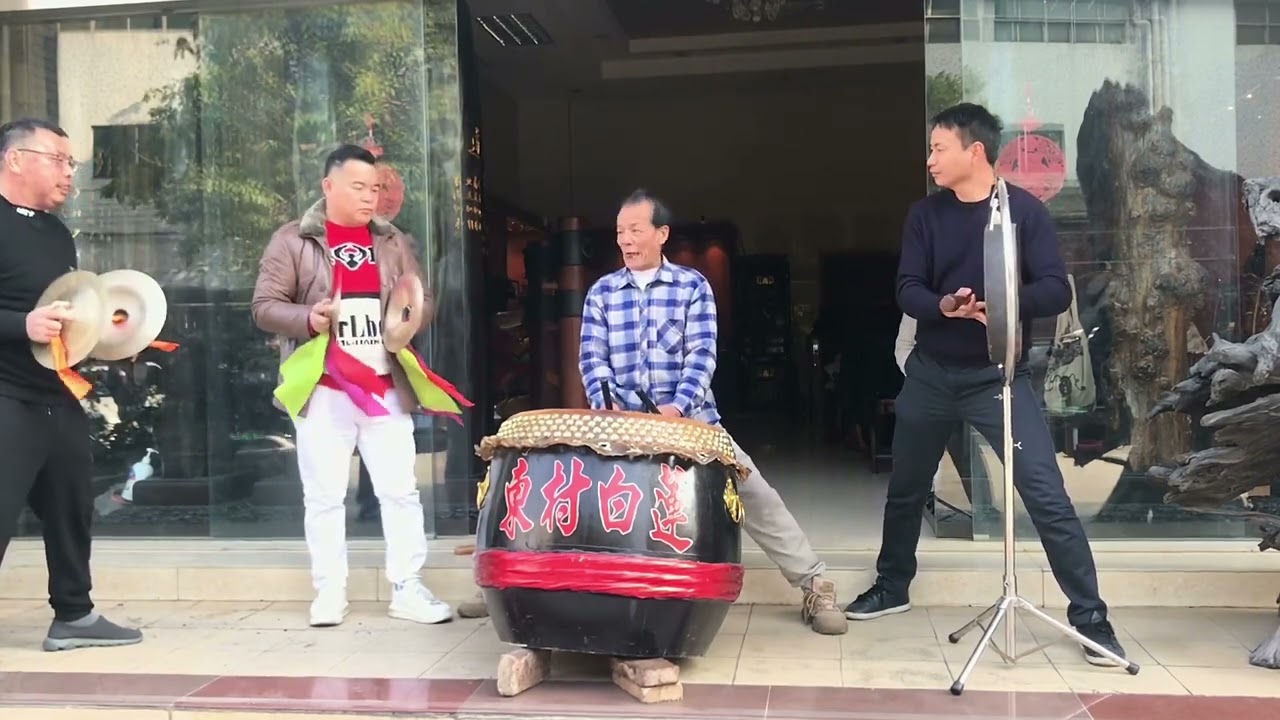 给大家分享一下陆师傅起鼓  Share with you Master Lu's drums.