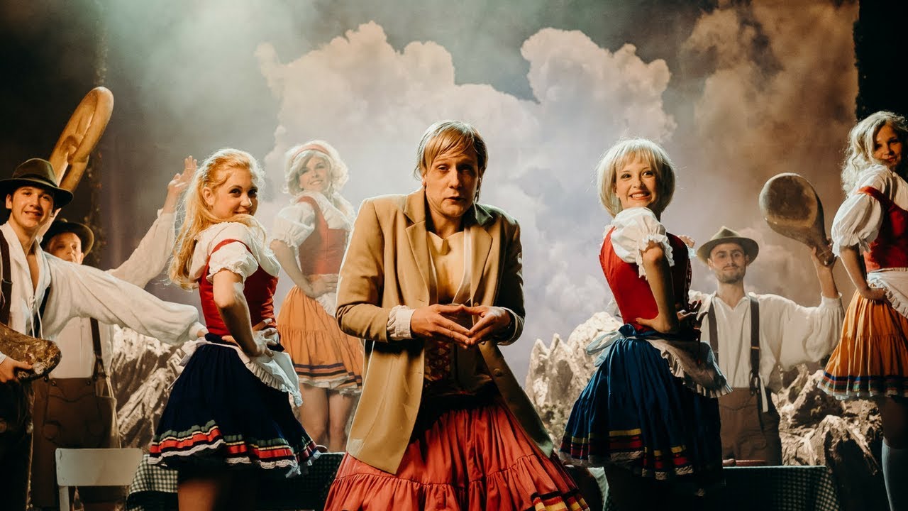 Klemen Slakonja as Angela Merkel - Learn How to Count to 100 in German (Oktoberfest Style)