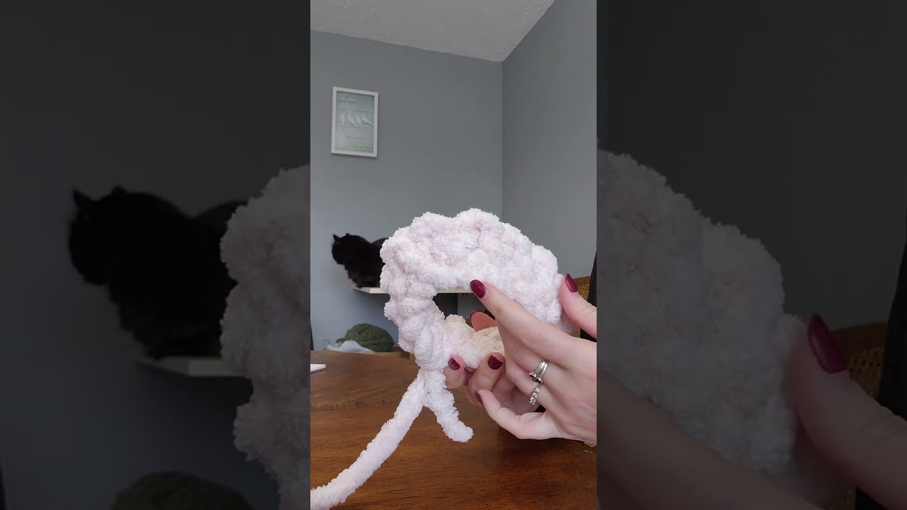 Chunky yarn dog sweater tutorial