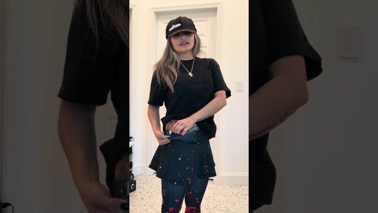 🕵️ Heart vibes. Music vibes. Valentine vibes. ❤️🎶 Skirt-leggings I’m loving!