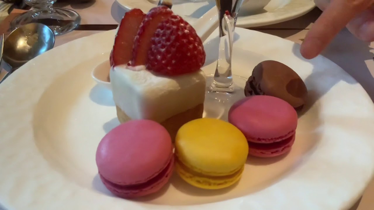 Find a place to eat in Korea | Lotte Hotel, MyeongDong, Strawberry buffet