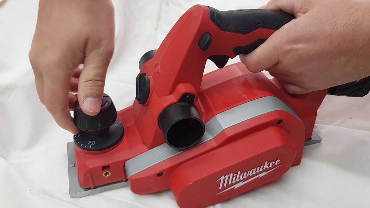 Milwaukee 82mm Cordless Planer M18BP front shoe calibration