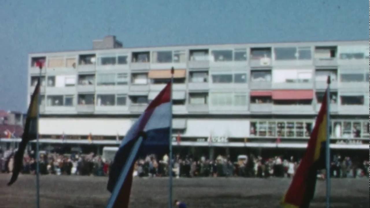 1961 voorjaar; opening winkelcentrum Veerplein Vlaardingen
