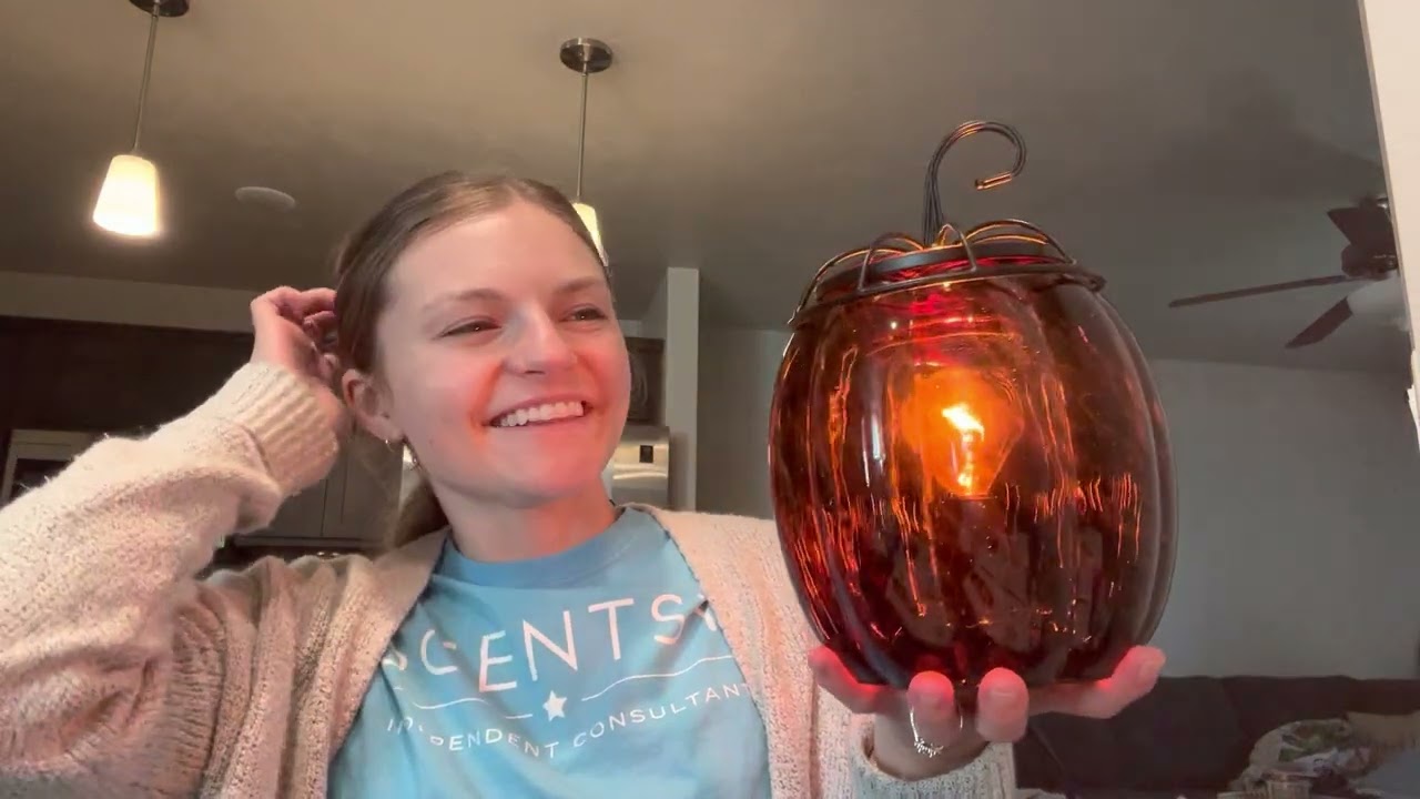 Scentsy October 2022 Scent & Warmer of the Month - including a naughty cat!!