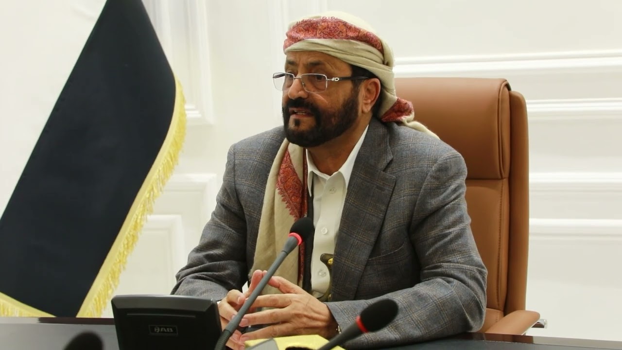 العرادة يلتقي قيادات فروع الأحزاب السياسية في مأرب17 ديسمبر 2025م 
