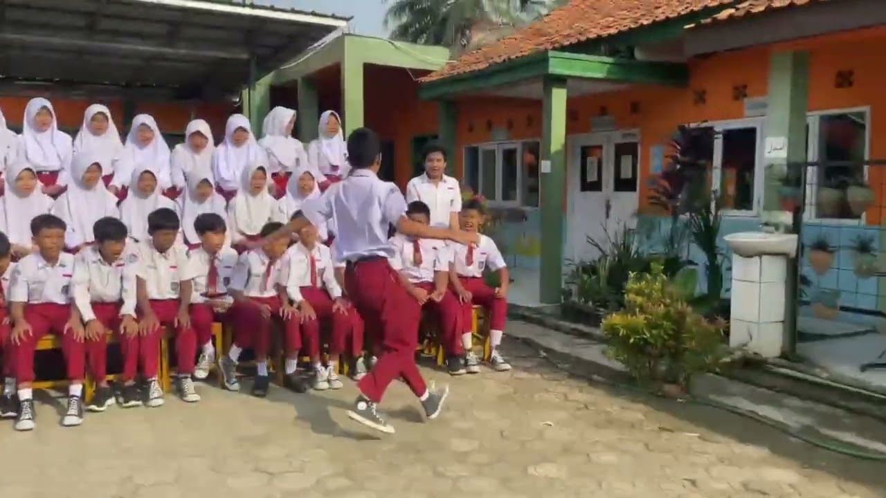 Hobah ... SD Negeri 1 Cipeundeuy , Salam Three_ber !