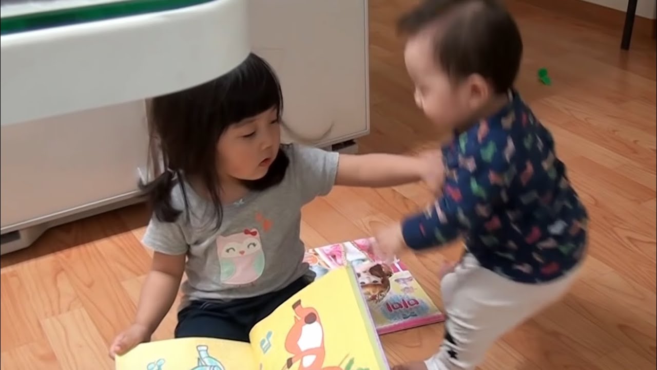 Play with me (ENG CC) - 언니야 놀아줘~