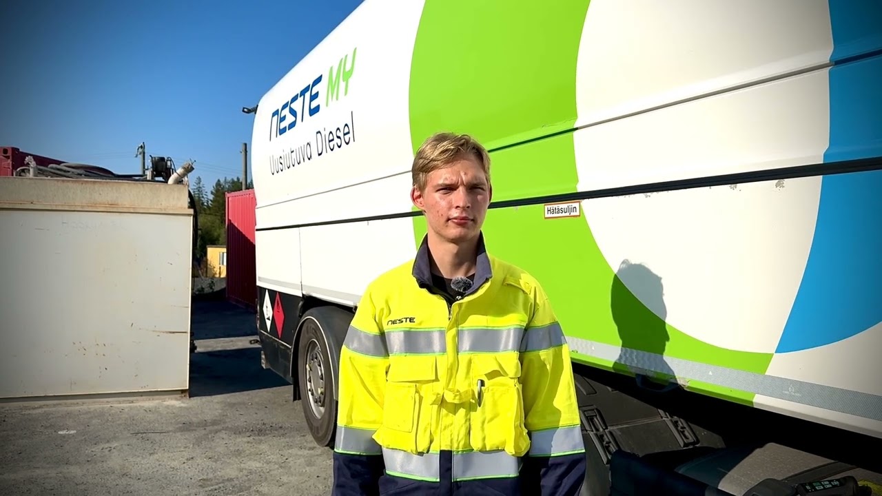 🚛 S&auml;ili&ouml;auton kuljettaja Miska It&auml;l&auml; kertoo ty&ouml;st&auml;&auml;n ja antaa vinkkej&auml; &ouml;ljyntilaajille! 😊⛽