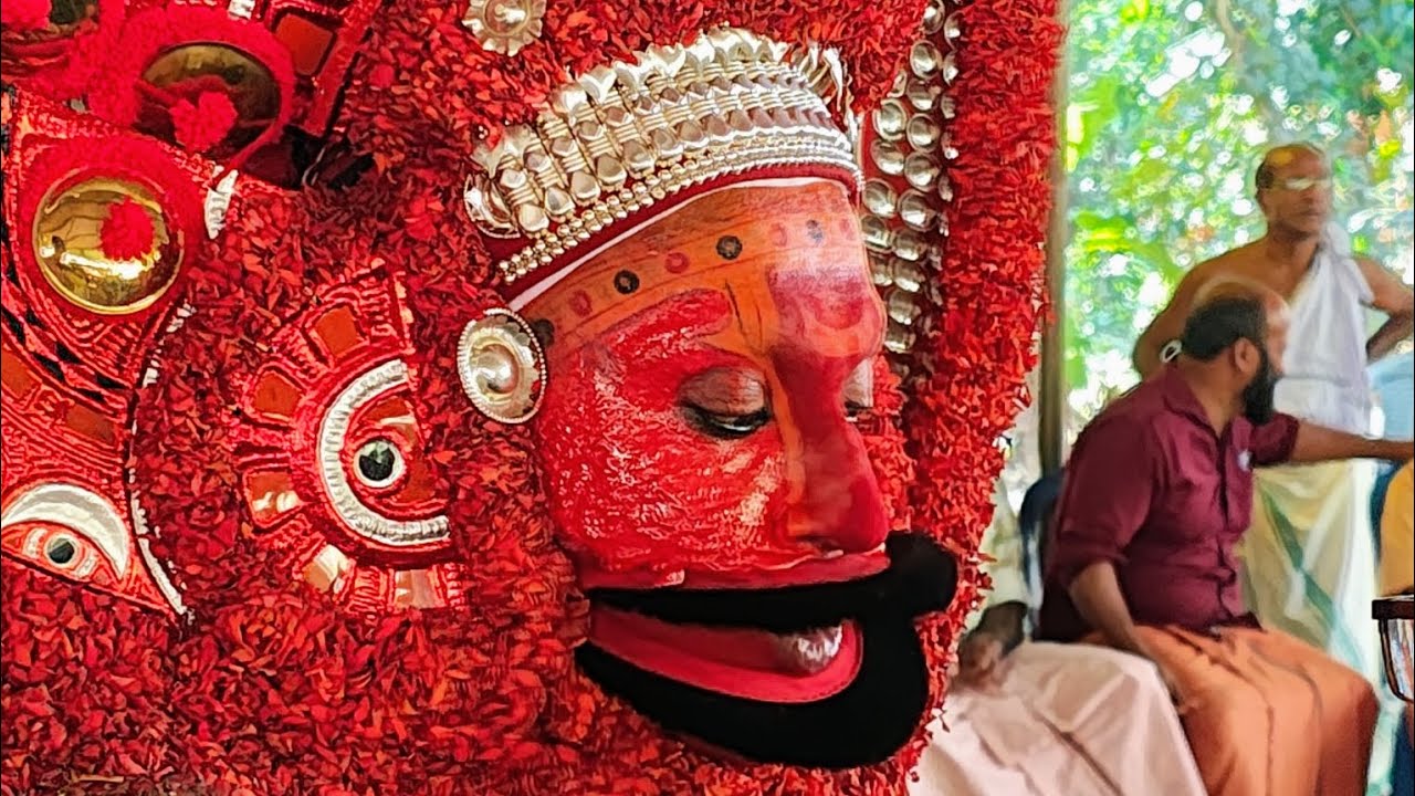 ആയുധംപോവതും ആയുസ്സു പോവതും ഒക്കുമെനിക്ക് കതിവനൂർ വീരൻ വഴിനട