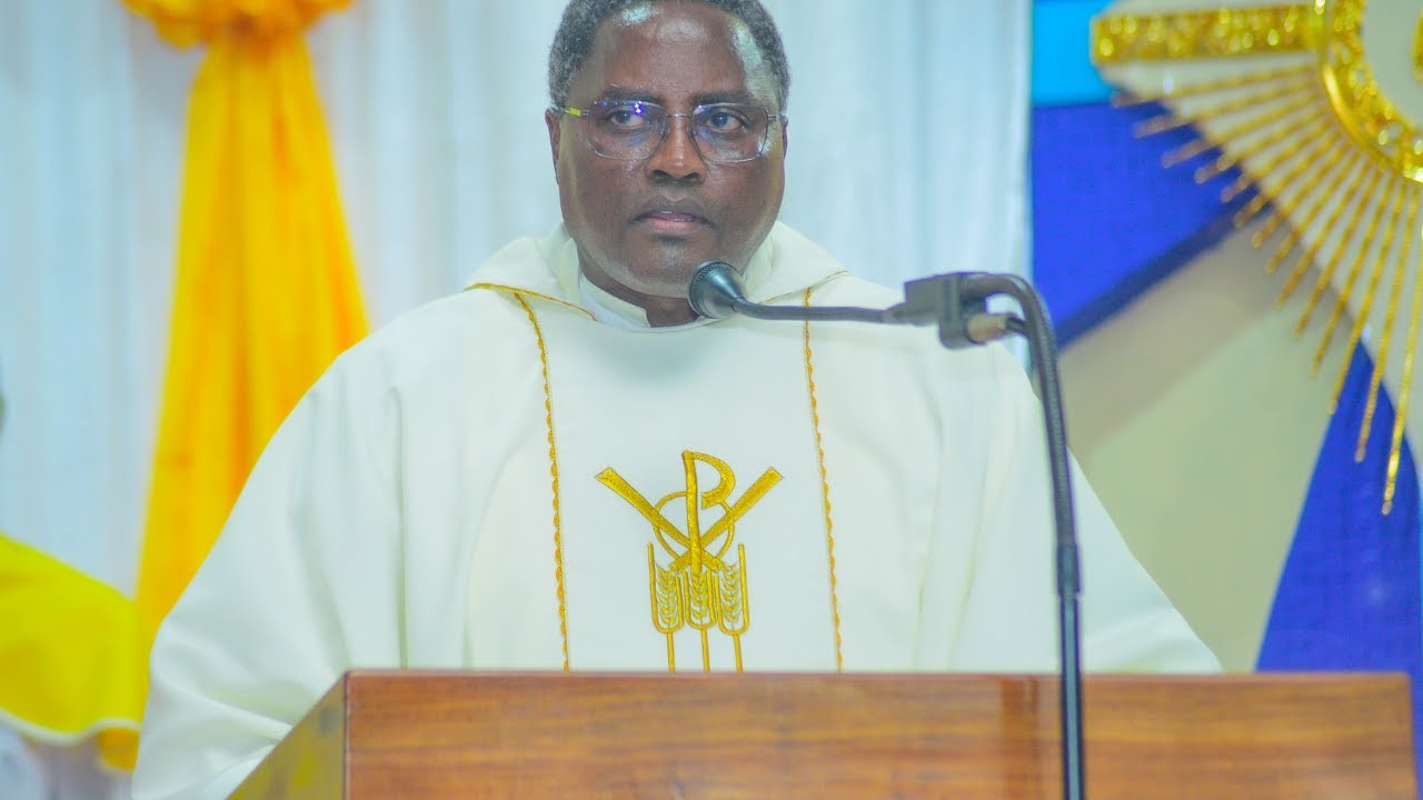 Tazama umahiri wa Padre Rogasian Msafiri kwa Dk.11 alivyoimba Mbiu ya Pasaka kwa weledi mkubwa