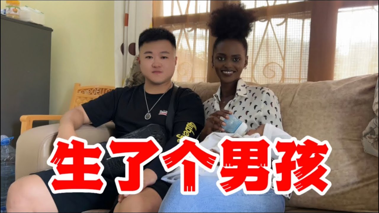 中国小伙第一次抱孩子，有了当爹的感觉，保镖激动的也抱起了孩子