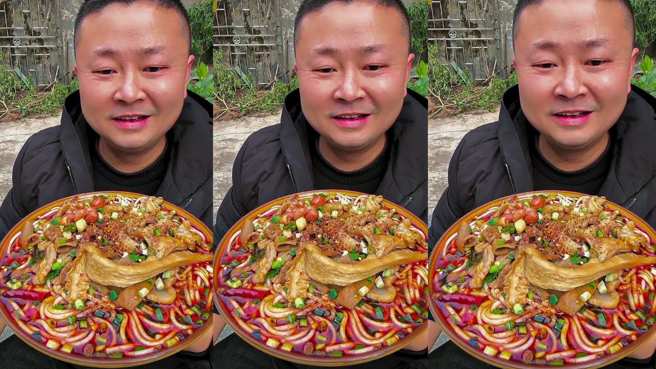 Eating with Axing | Spicy Noodles with Pig&rsquo;s Ears & Sichuan Hot Pot | Eating Show
