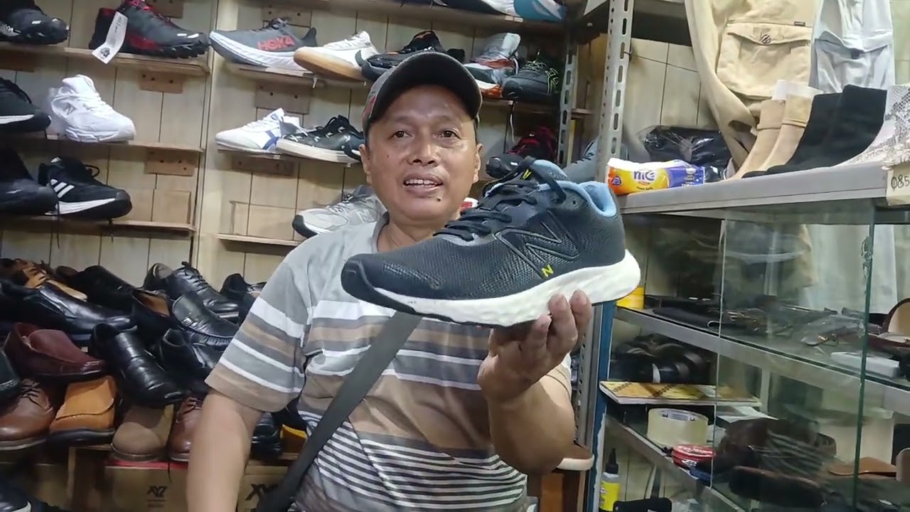 OBRAL SEPATU BRAND TERBAIK ASAL LAKU AKHIR TAHUN BAGI BERKAH