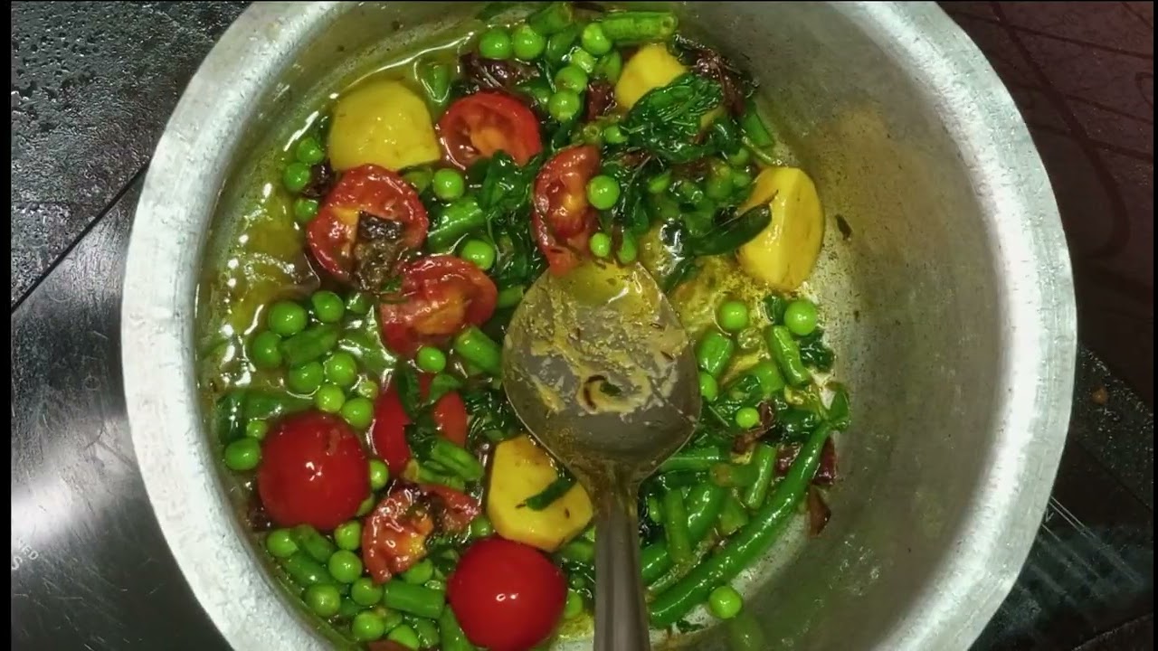 Ramadan Kareem special chicken pulao aur veggies ki recipe #letscookwithaffu #checkout #friends 