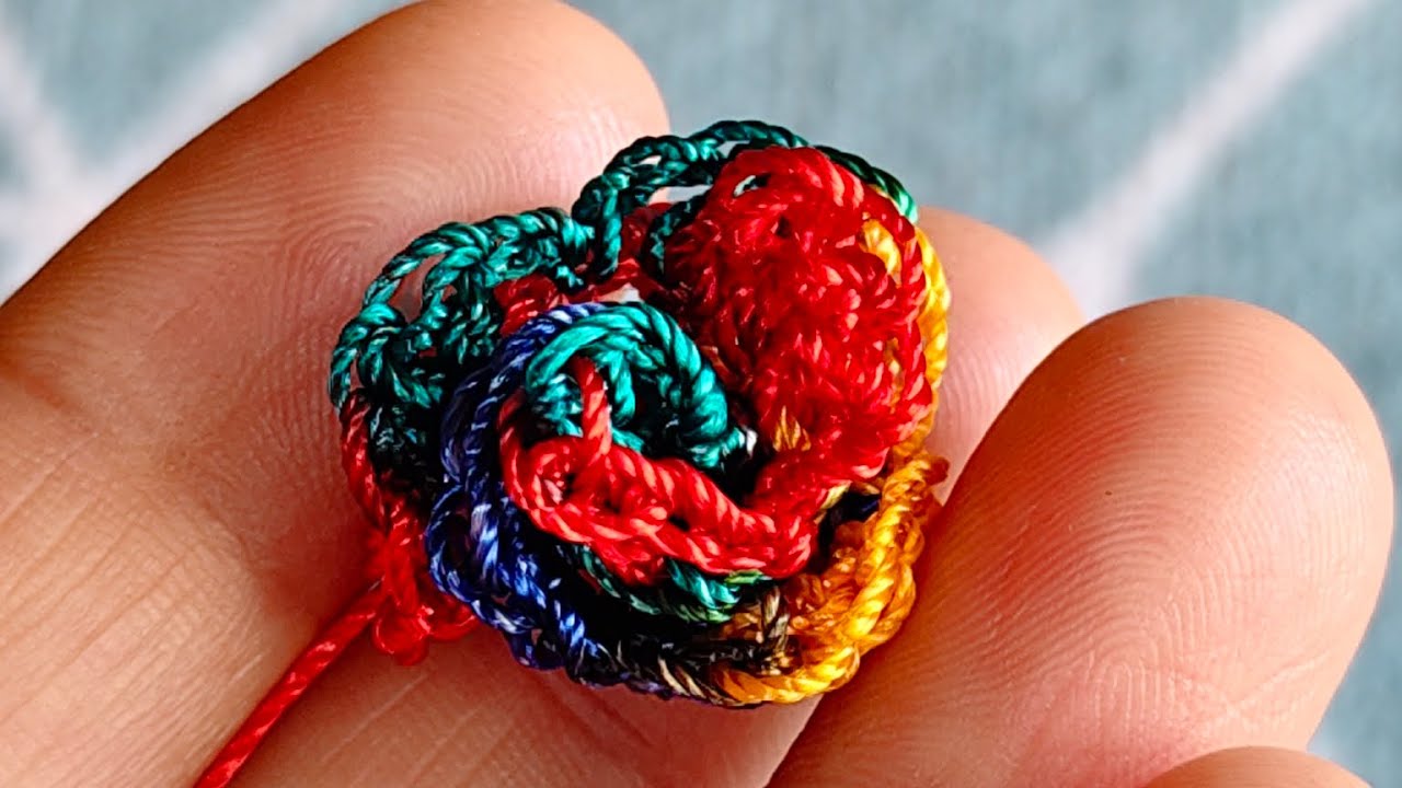 Thread se mini rose 🌹 new design ધાગે સે બનાયા ગુલાબ#crochet #youtubevideo#threads#rose#newidea 
