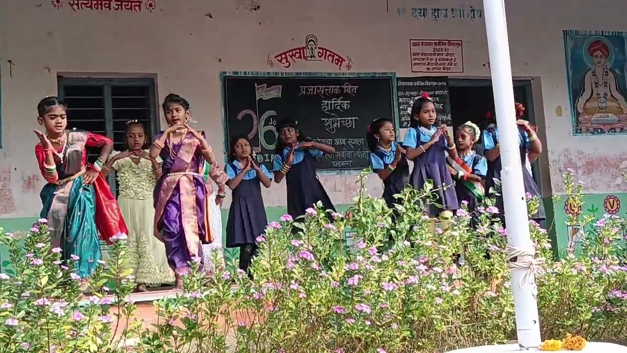 टन टन घंटी बजी... डान्स परफॉर्मन्स बाय गर्ल्स... झेड. पी. पी. एस. बेलूर