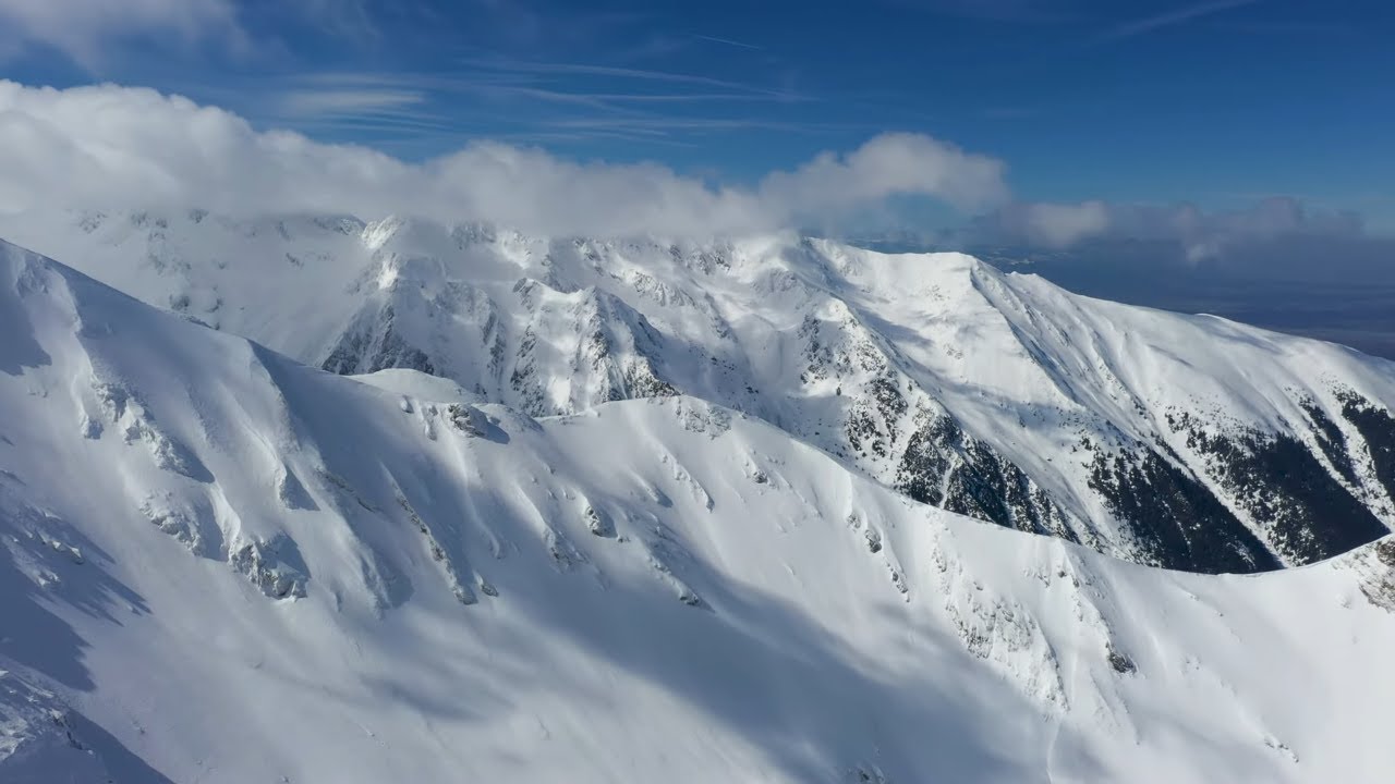 DJI Air 3S: Flying Over Bâlea Lac – Where Mountains Meet the Clouds at 2000m Altitude