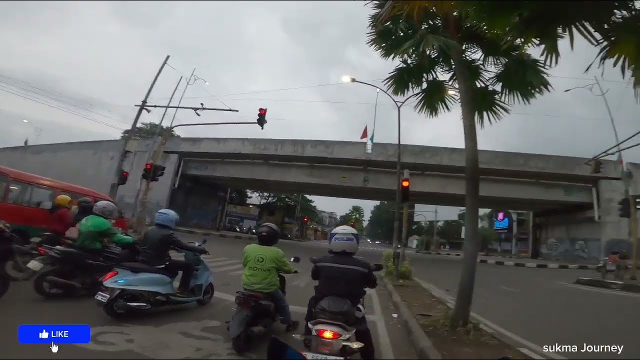KE TRANS STUDIO BANDUNG JLN GATOT SUBROTO SAMPAI KE PNDAD KELUAR DI JLN SUKARNO HATTA