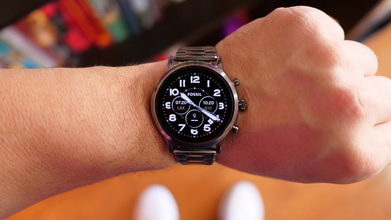 Fossil Gen 5 Carlyle HR first look: wearOS is getting BETTER?!