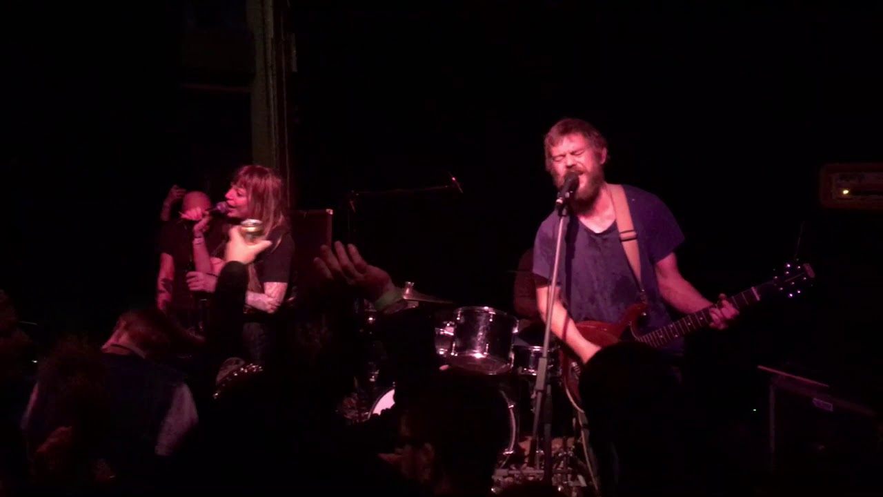 Gorilla Angreb - Jeg går ikke i sort (live på Cyklopen 27/10-2017)