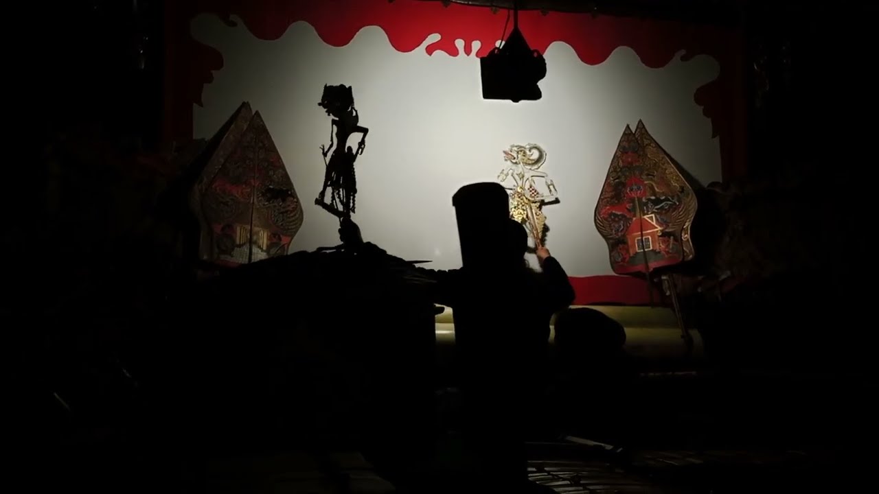 Pagelaran wayang kulit di padepokan eyang jugo@WALUYO_REBAB 