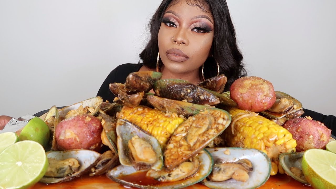 GREEN LIP MUSSELS, CORN, AND POTATOES MUKBANG SEAFOOD BOIL!!!!