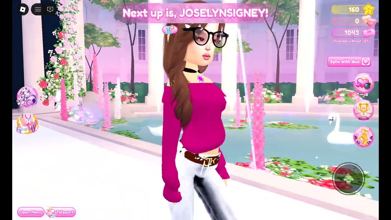 Playing dress to impress with my friend in roblox