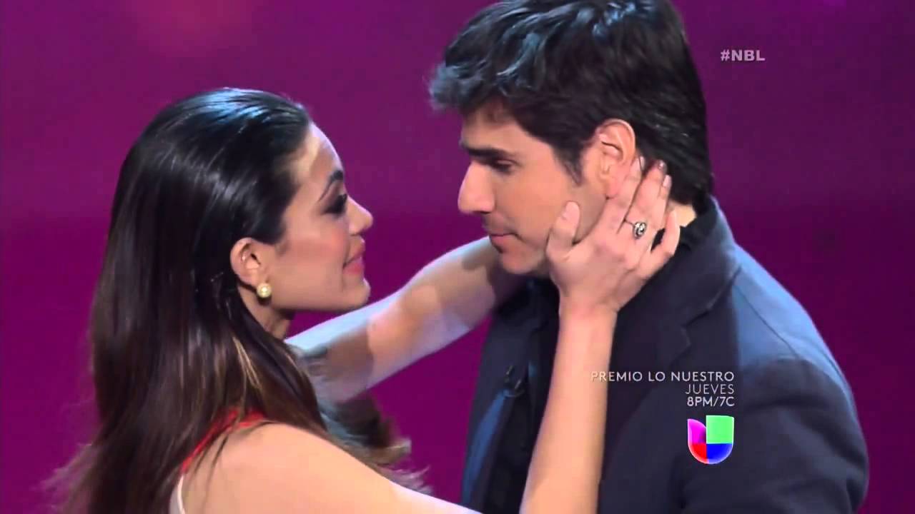Alina Robert se ganó un beso de Daniel Arenas