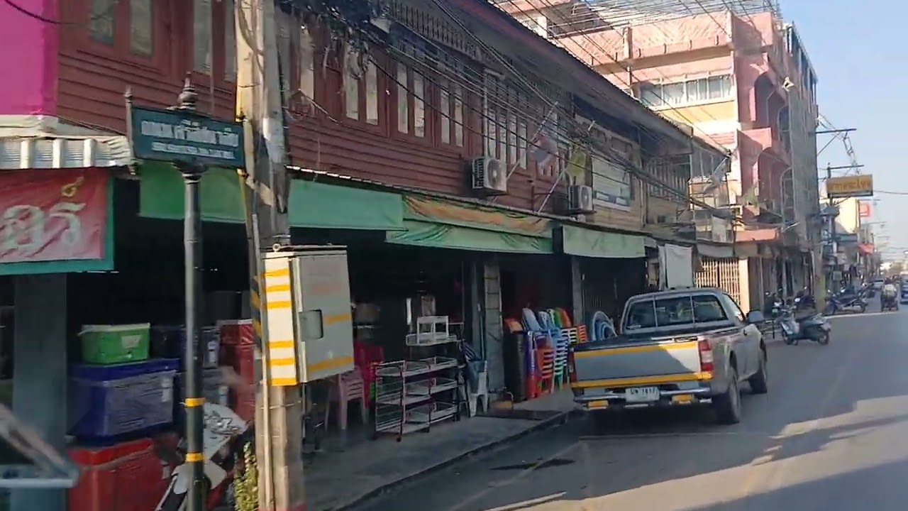 เส้นทางสวยๆที่สวรรคโลค ออกไปหาห้องพักของคนเดินทาง