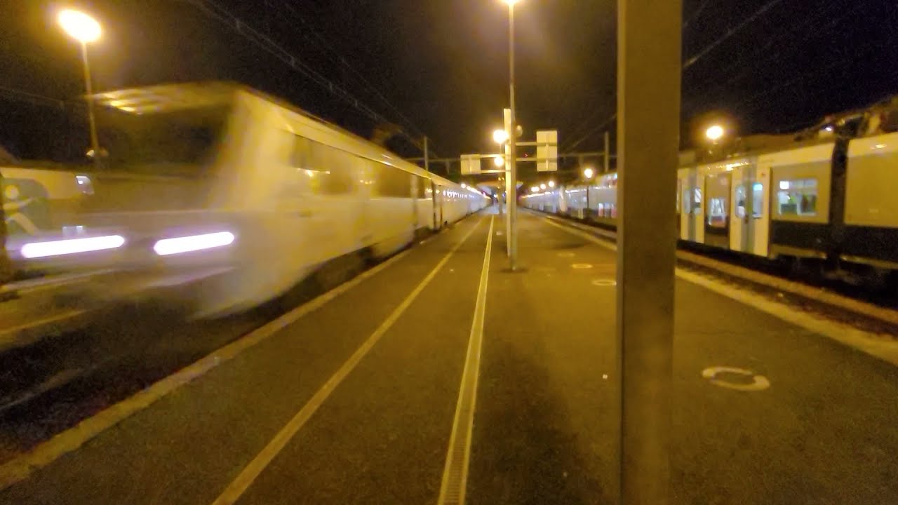 Passage d'une BB26000 + 14 voitures corail à 160km/h