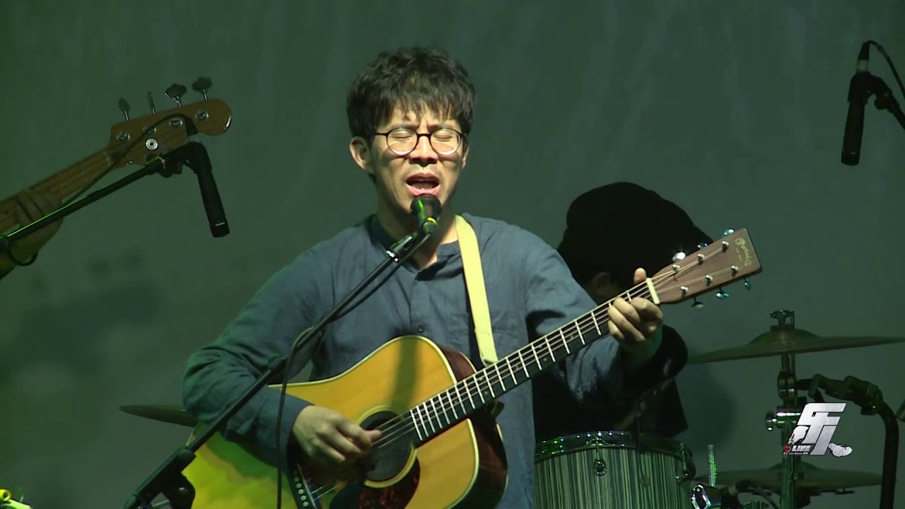 Moxi Zishi 莫西子诗 - Moonlight is Very White 月光白得很 (Live from YUE SPACE)