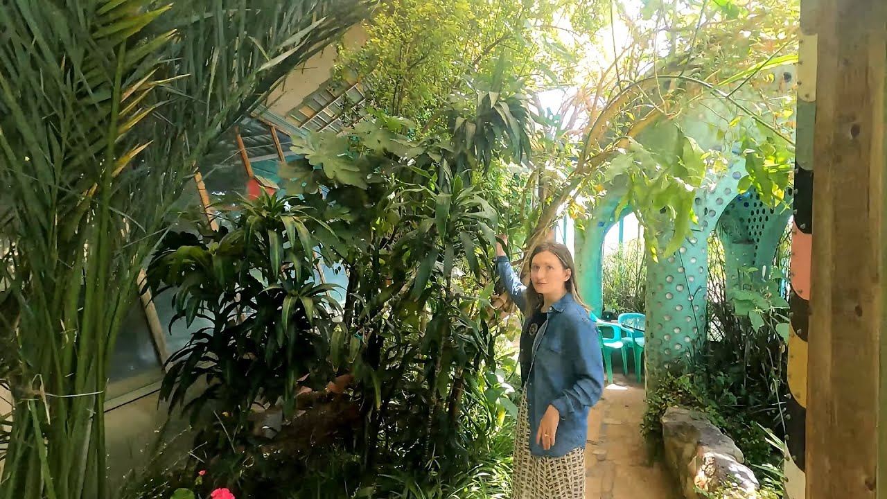 Откройте для себя экологически устойчивое убежище — полный тур Phoenix Earthship