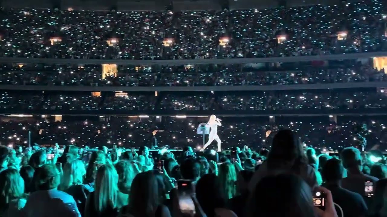 Taylor Swift are truly in Style at the MCG, Melbourne, Australia